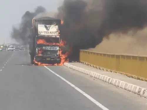 शहर में इस जगह कंटेनर में लगी आग,एक के बाद एक 6 ब्लास्ट