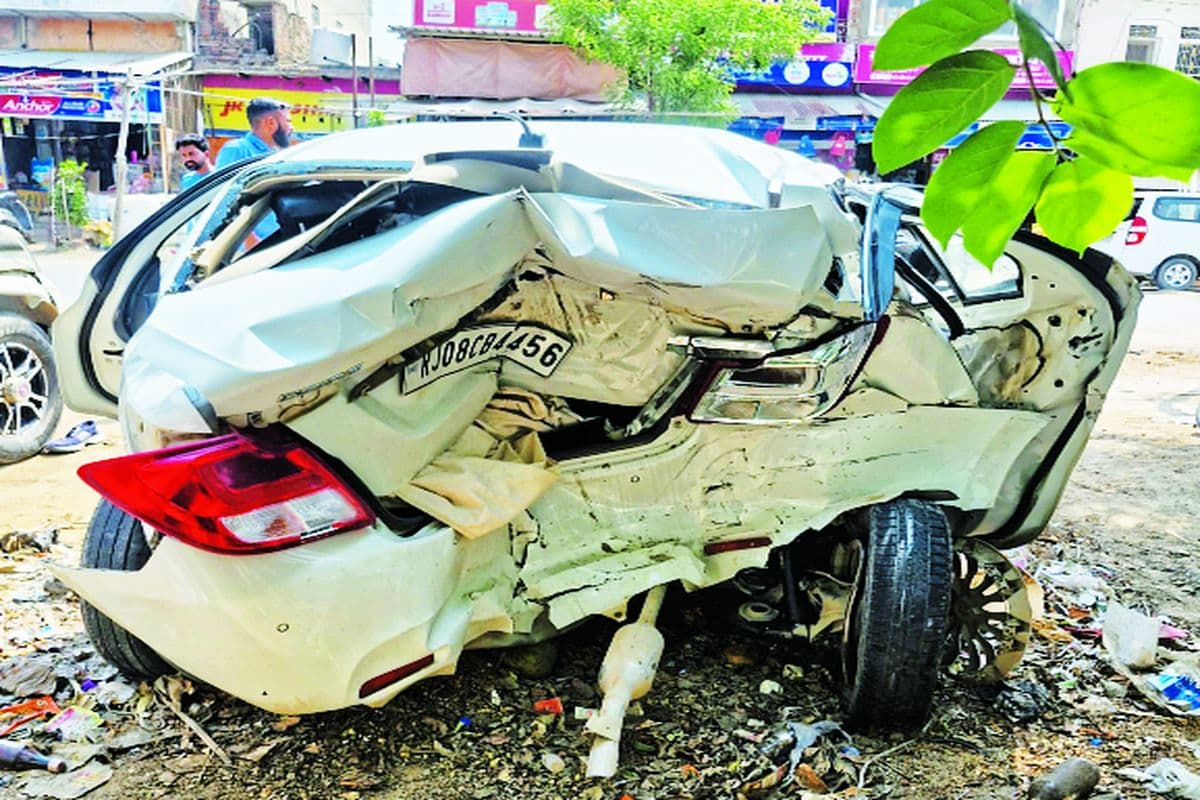 शादी की खुशियां मातम में बदली, दूल्हे के चचेरे भाई की सडक़ हादसे में मौत, दो रिश्तेदार घायल