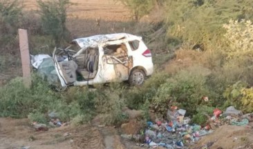 अनियंत्रित कार खाई में गिरी, 3 लोगों की दर्दनाक मौत, 8 लोग गंभीर घायल